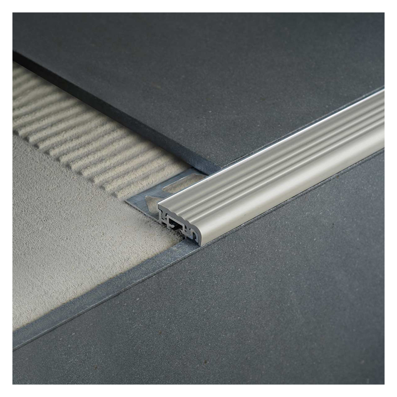 Protuklizni profil za stepenice 10 mm x 2,7 m - MACAN PT CL 100 sivi